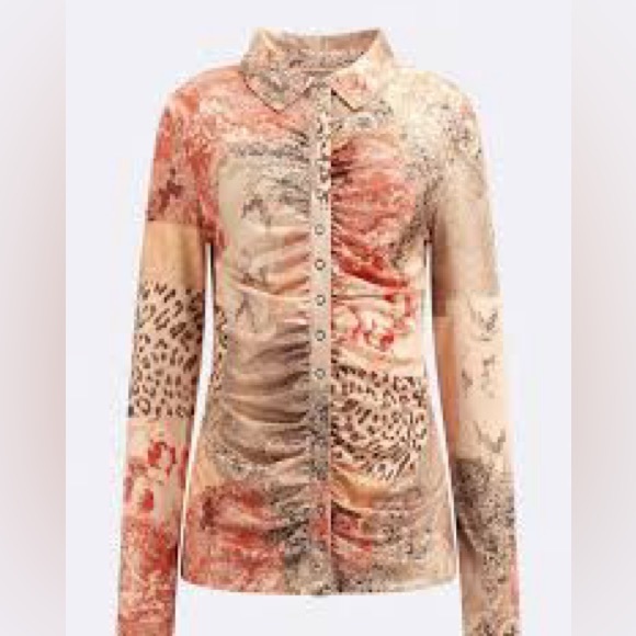 Guess long sleeve snap front shirred shirt. - Picture 3 of 7